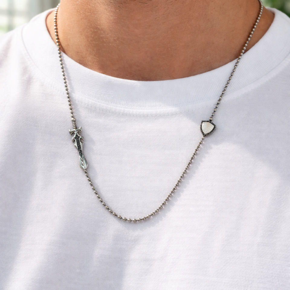 925 AYAR ÖZEL TASARIM ELİŞİ ESKİTME VİNTAGE MODEL BALTA KILIÇ ERKEK KOLYE