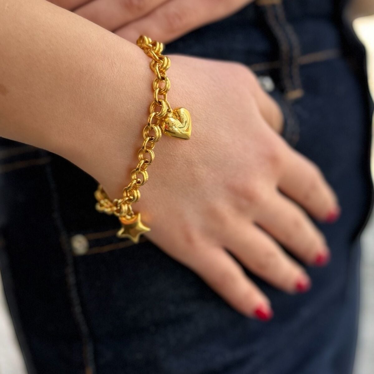 22 AYAR ÖZEL TASARIM BOMBE KALP VE YILDIZ SALLANTILI ALTIN BİLEKLİK