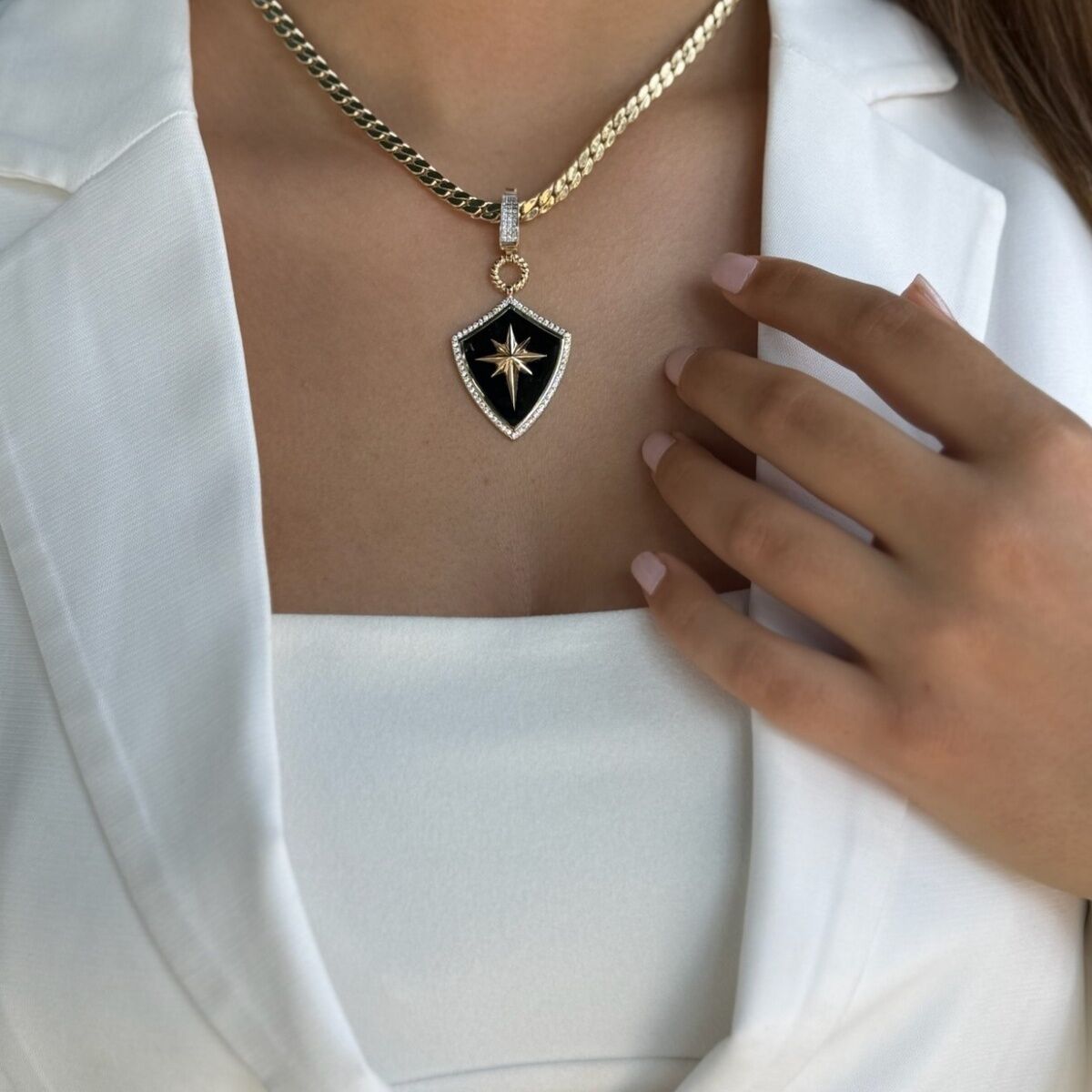 14 AYAR İTALYAN SİYAH MİNELİ KUTUPYILDIZI KALKAN ALTIN KOLYE