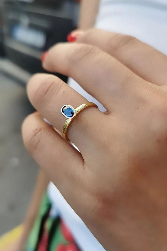 14 Ayar El Yapımı Lacivert Rengi Kristal Taşlı Tektaş Yüzük