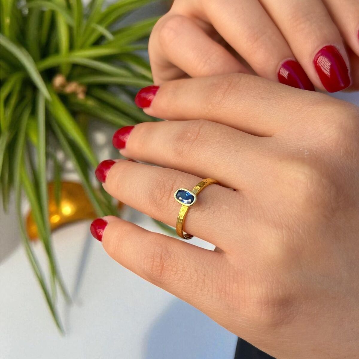 14 Ayar El Yapımı Lacivert Rengi Kristal Taşlı Tektaş Yüzük