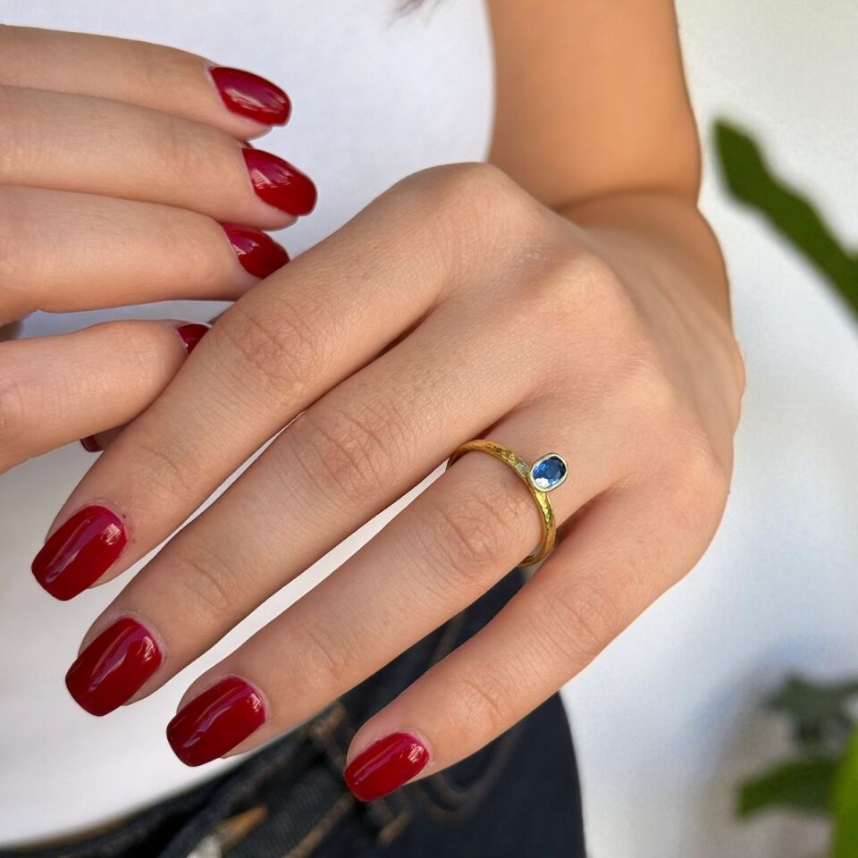 14 Ayar El Yapımı Lacivert Rengi Kristal Taşlı Tektaş Yüzük