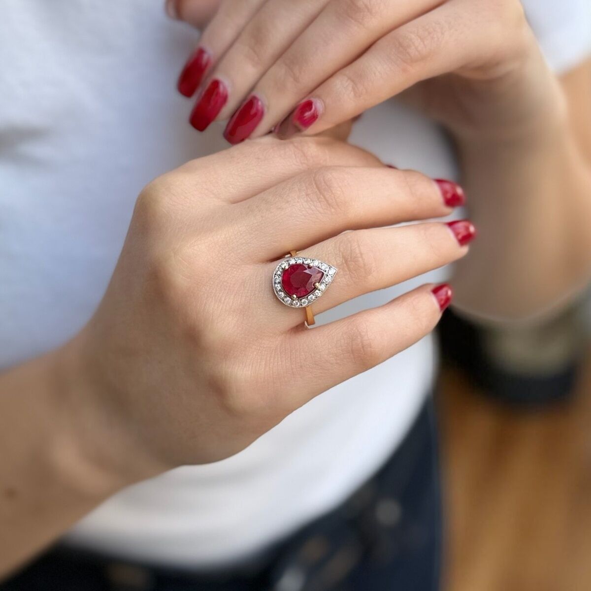 18 AYAR 0,34 CT PIRLANTA TAŞLI 3,84 CT YAKUT TAŞLI DAMLA MODEL PIRLANTA YÜZÜK