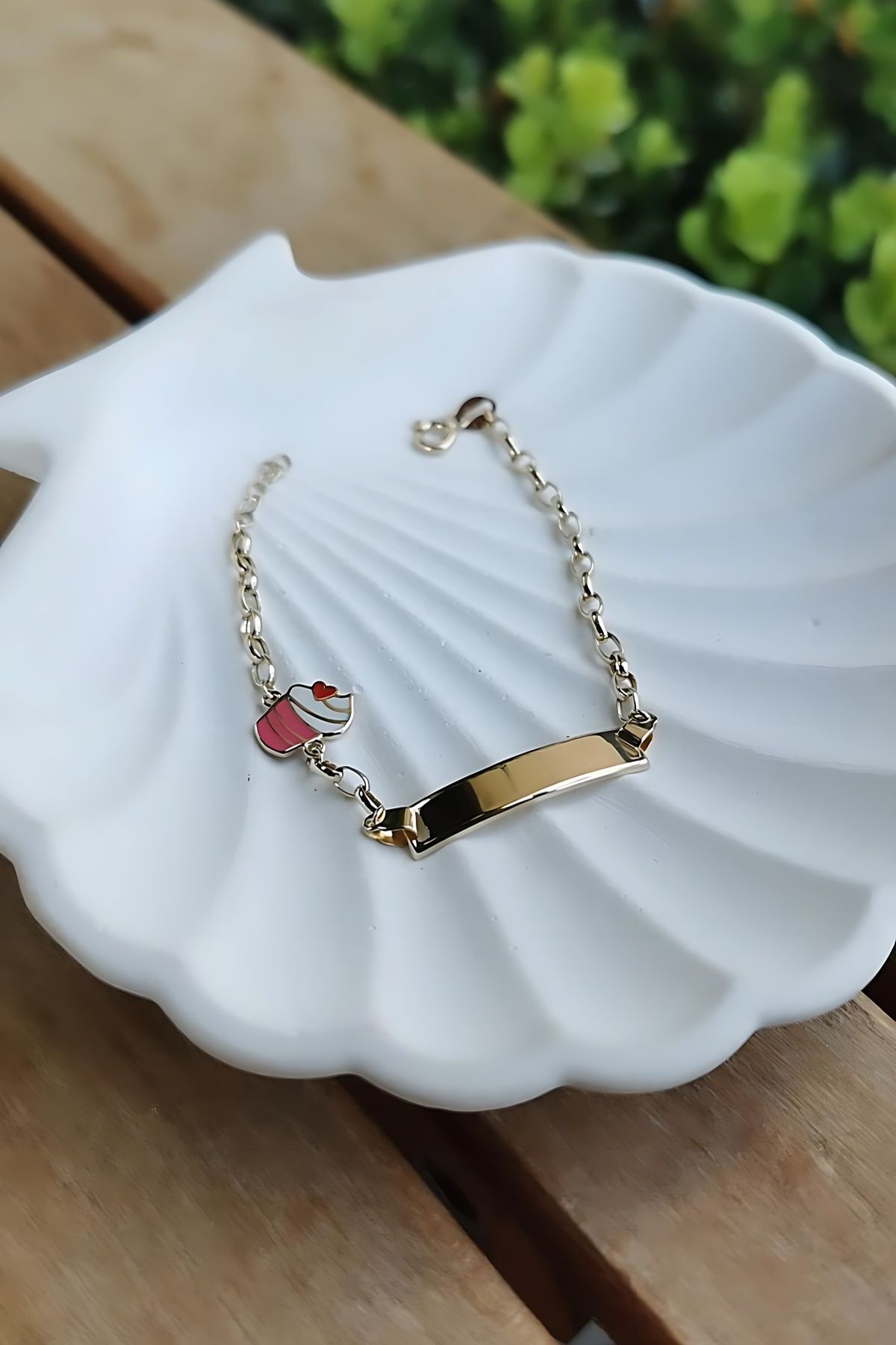 14 AYAR CUPCAKE MİNELİ ÇOCUK KÜNYE BİLEKLİK
