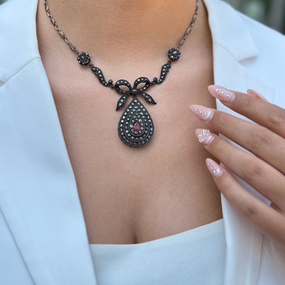 YAKUT TAŞLI DAMLA MODEL ELMAS GERDANLIK