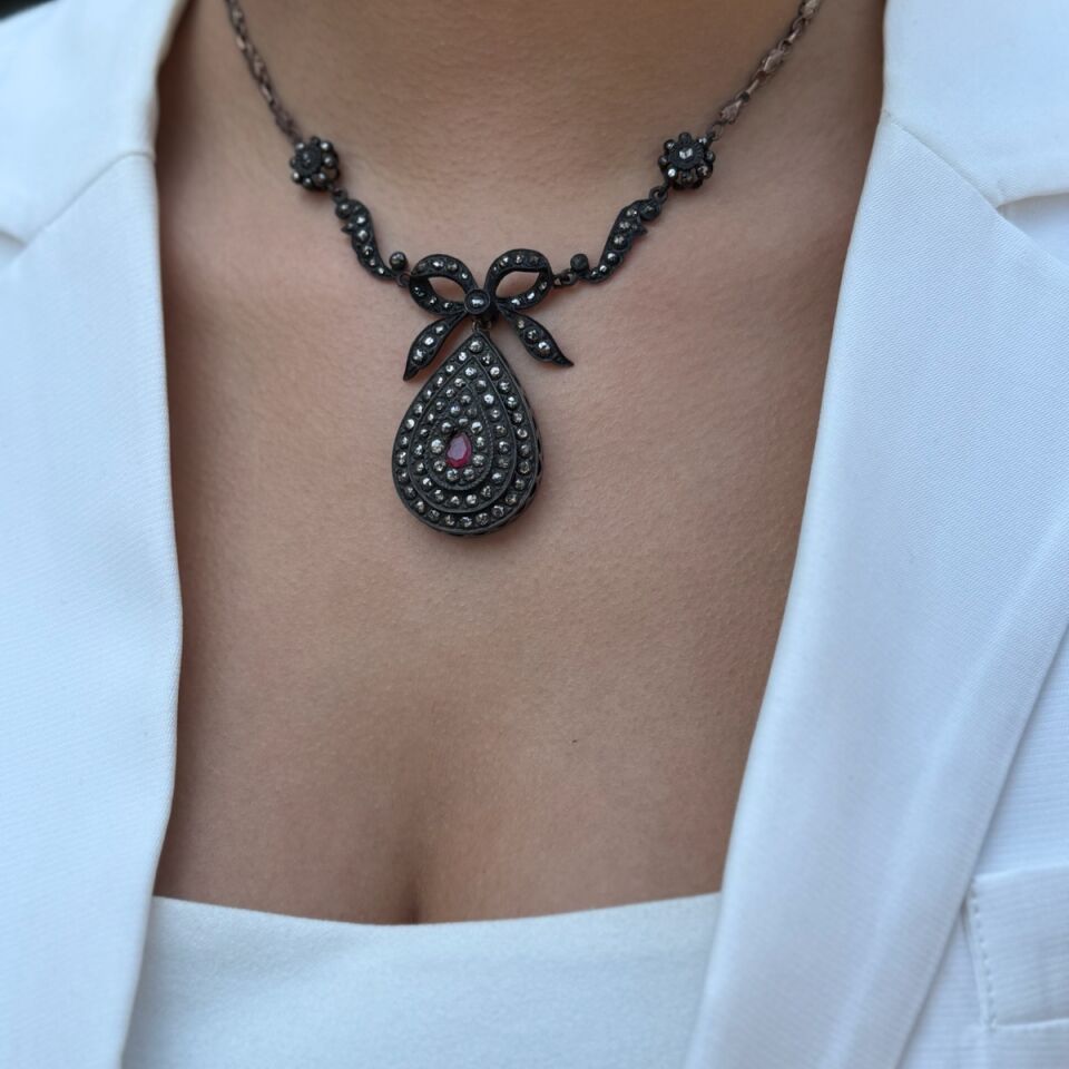 YAKUT TAŞLI DAMLA MODEL ELMAS GERDANLIK