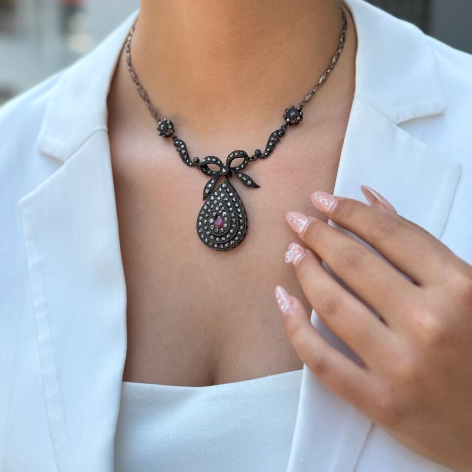 YAKUT TAŞLI DAMLA MODEL ELMAS GERDANLIK