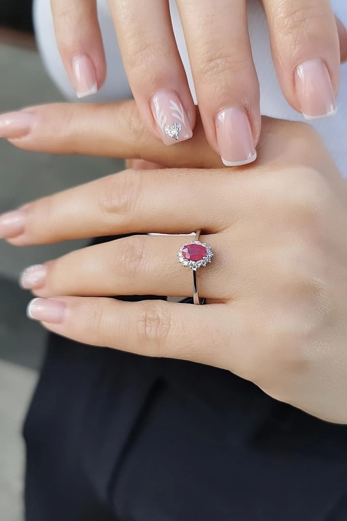 18 AYAR 0,20 CT PIRLANTA TAŞLI 0,56 CT YAKUT TAŞLI PIRLANTA YÜZÜK 19