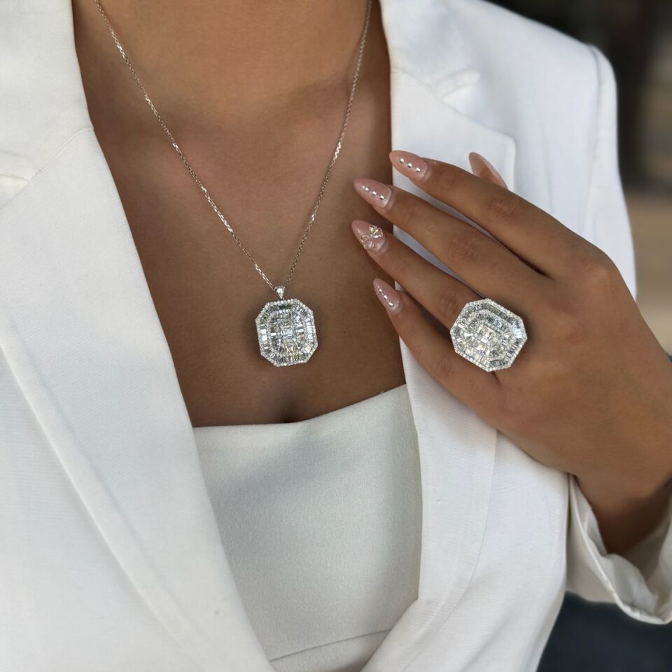 14 AYAR 4,14 CT F RENGİ BAGET TAŞLI İTALYAN MONTÜR PIRLANTA YÜZÜK