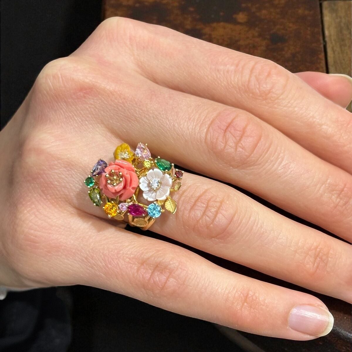 14 AYAR ÖZEL TASARIM İTALYAN ÇİÇEK MOTİFLİ KRİSTAL TAŞLARDAN OLUŞAN ALTIN YÜZÜK