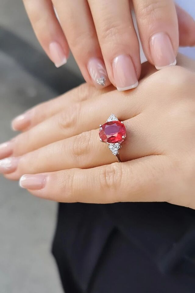 14 AYAR 0,23 CT G PIRLANTA TAŞLI 3,30 CT YAKUT TAŞLI ALTIN YÜZÜK 14