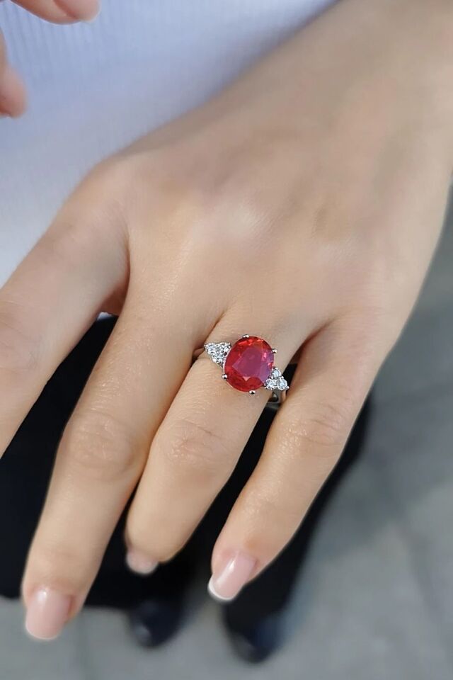 14 AYAR 0,23 CT G PIRLANTA TAŞLI 3,30 CT YAKUT TAŞLI ALTIN YÜZÜK 14