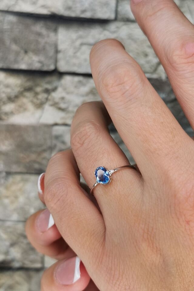 14 Ayar Beyaz Altın Pırlanta Taşlı Oval Blue Topaz Yüzük 18