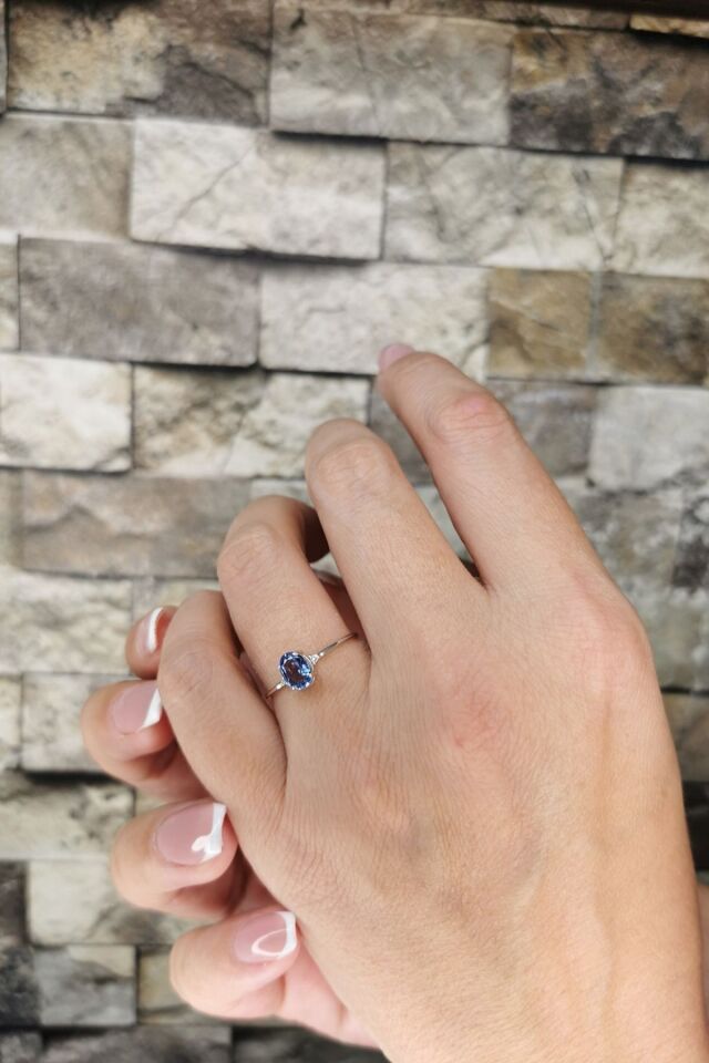 14 Ayar Beyaz Altın Pırlanta Taşlı Oval Blue Topaz Yüzük 18