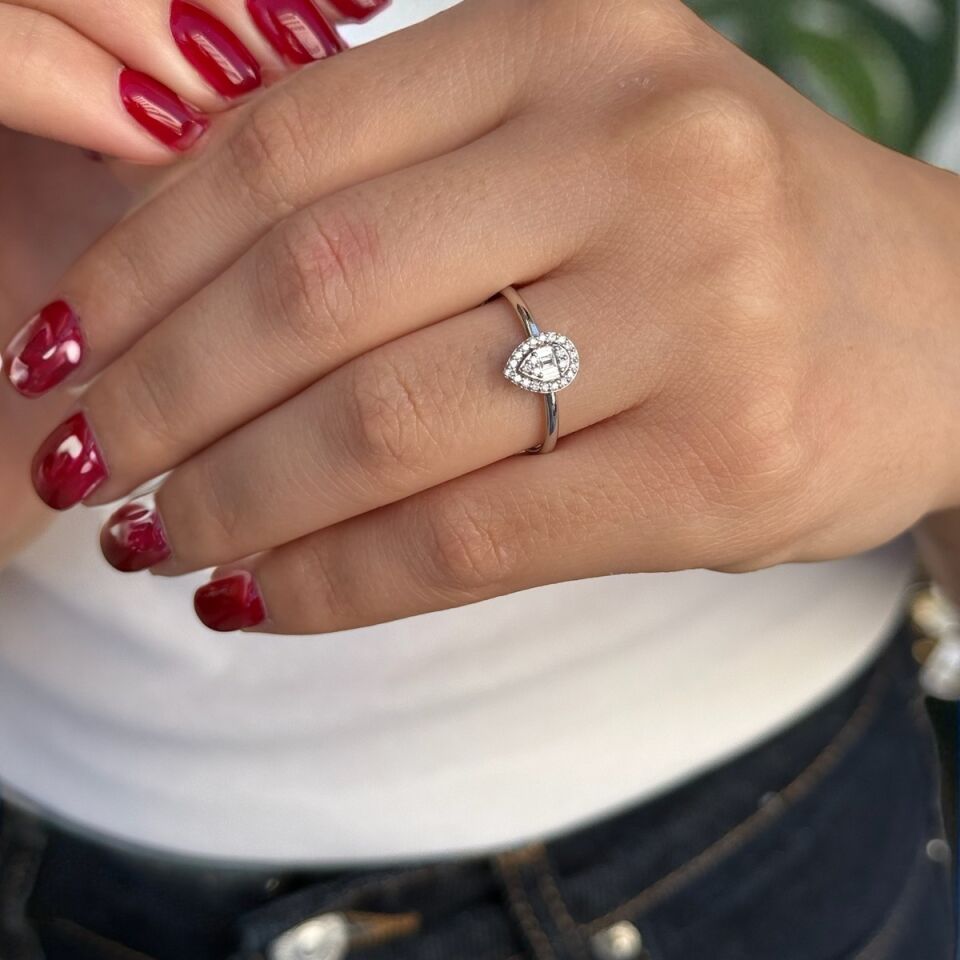 14 AYAR 0,13 CT G BAGET PIRLANTA TAŞLI DAMLA YÜZÜK