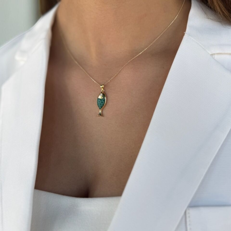 14 AYAR ÖZEL TASARIM YEŞİL TAŞLI BALIK KOLYE