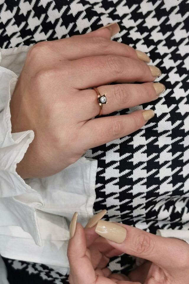 Elmas Tektaş Yüzük 17