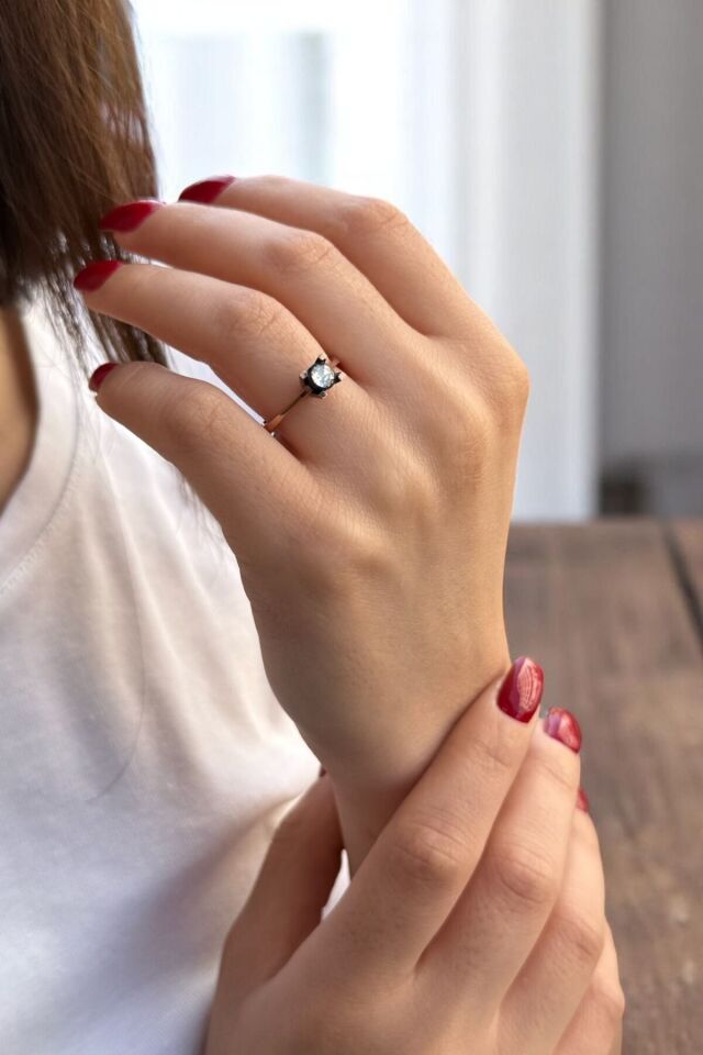 Elmas Tektaş Yüzük 17