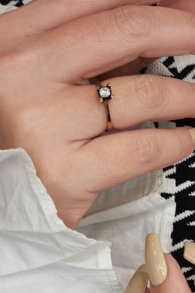 Elmas Tektaş Yüzük 18