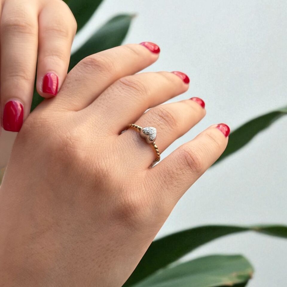14 AYAR 0,06 CT G PIRLANTA TAŞLI KALP MODEL PIRLANTA YÜZÜK