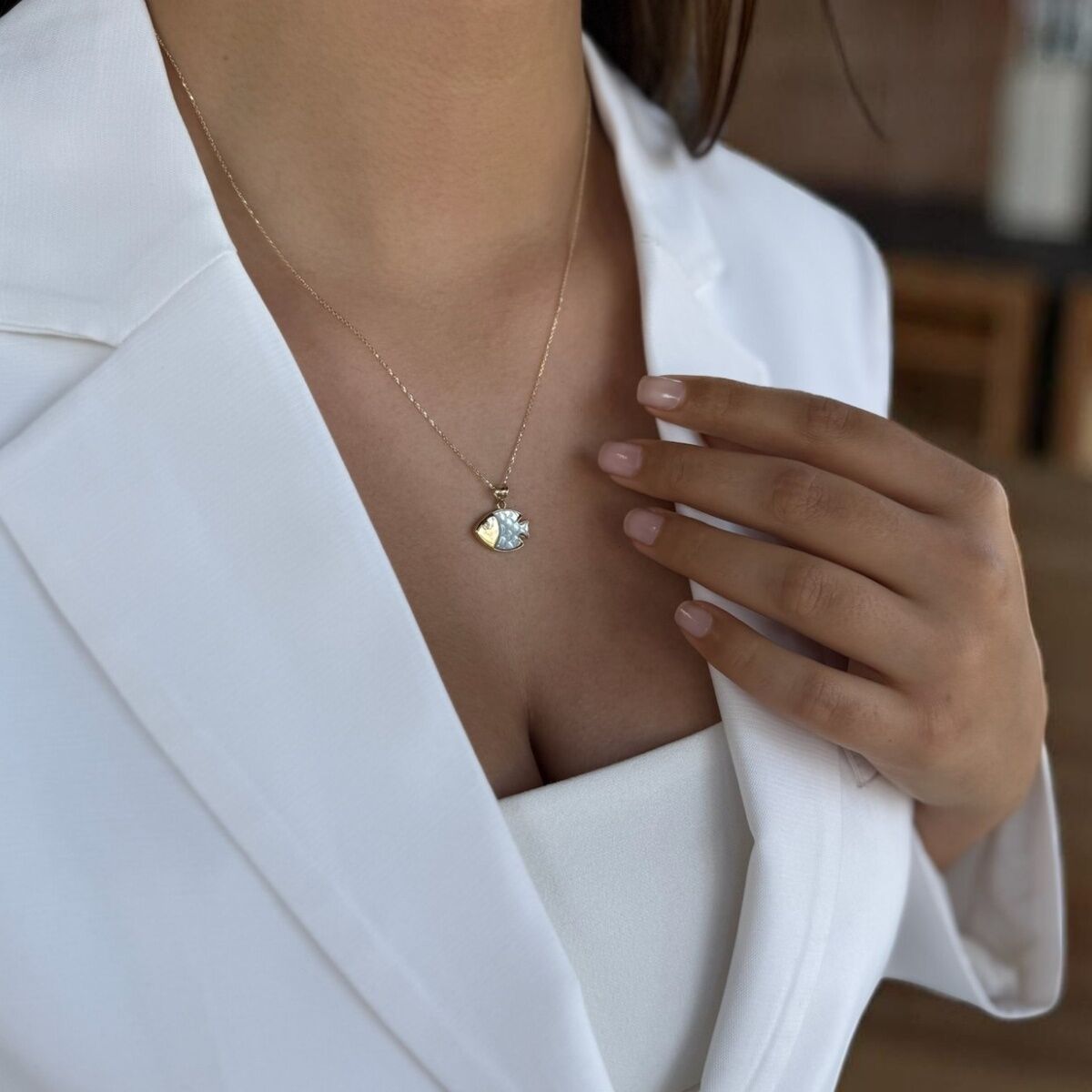 14 AYAR ÖZEL TASARIM BEYAZ SEDEFLİ BALIK KOLYE