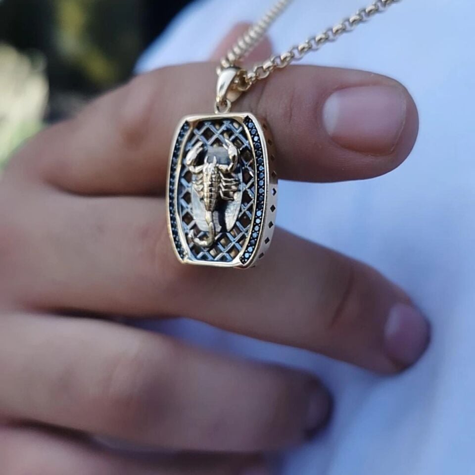 14 AYAR DOC ZİNCİRLİ ÖZEL TASARIM AKREP KOLYE UÇLU İTALYAN ALTIN KOLYE