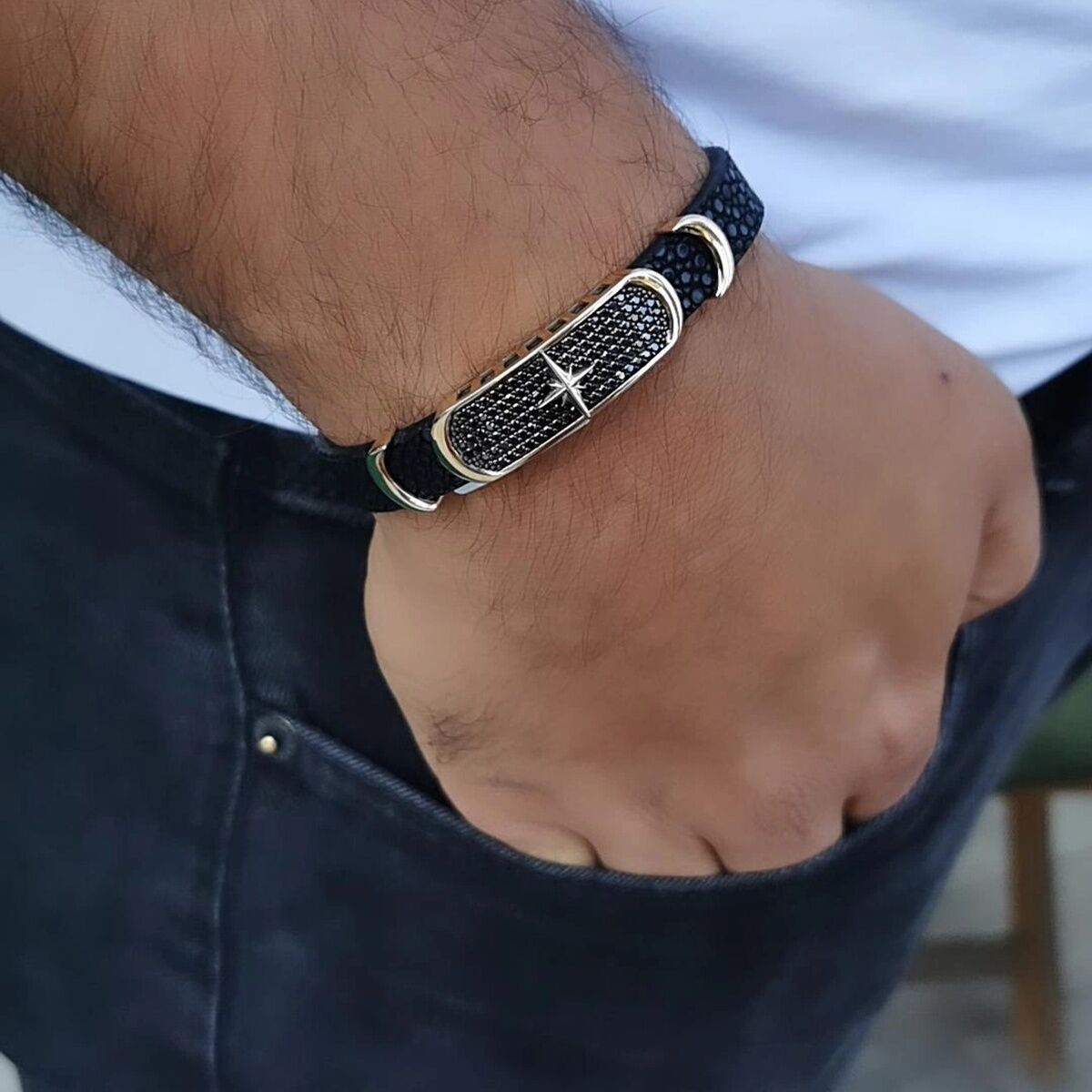 14 AYAR SİYAH VATOZ DERİSİ ÜZERİNE KUTUPYILDIZI ALTIN TASARIM ERKEK BİLEKLİK