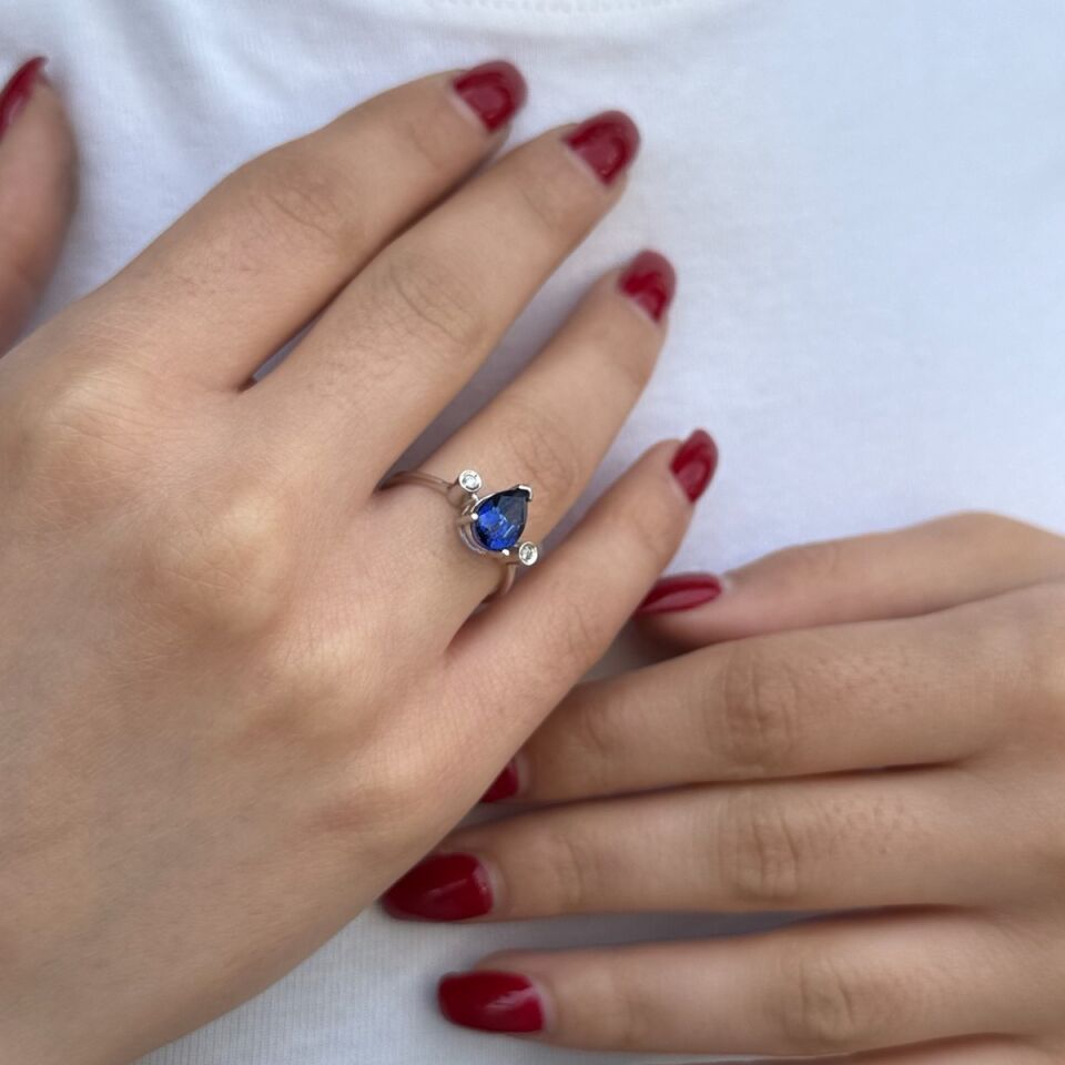 14 AYAR 1,65 CT SAFİR TAŞLI 0,04 CT PIRLANTA TAŞLI YÜZÜK