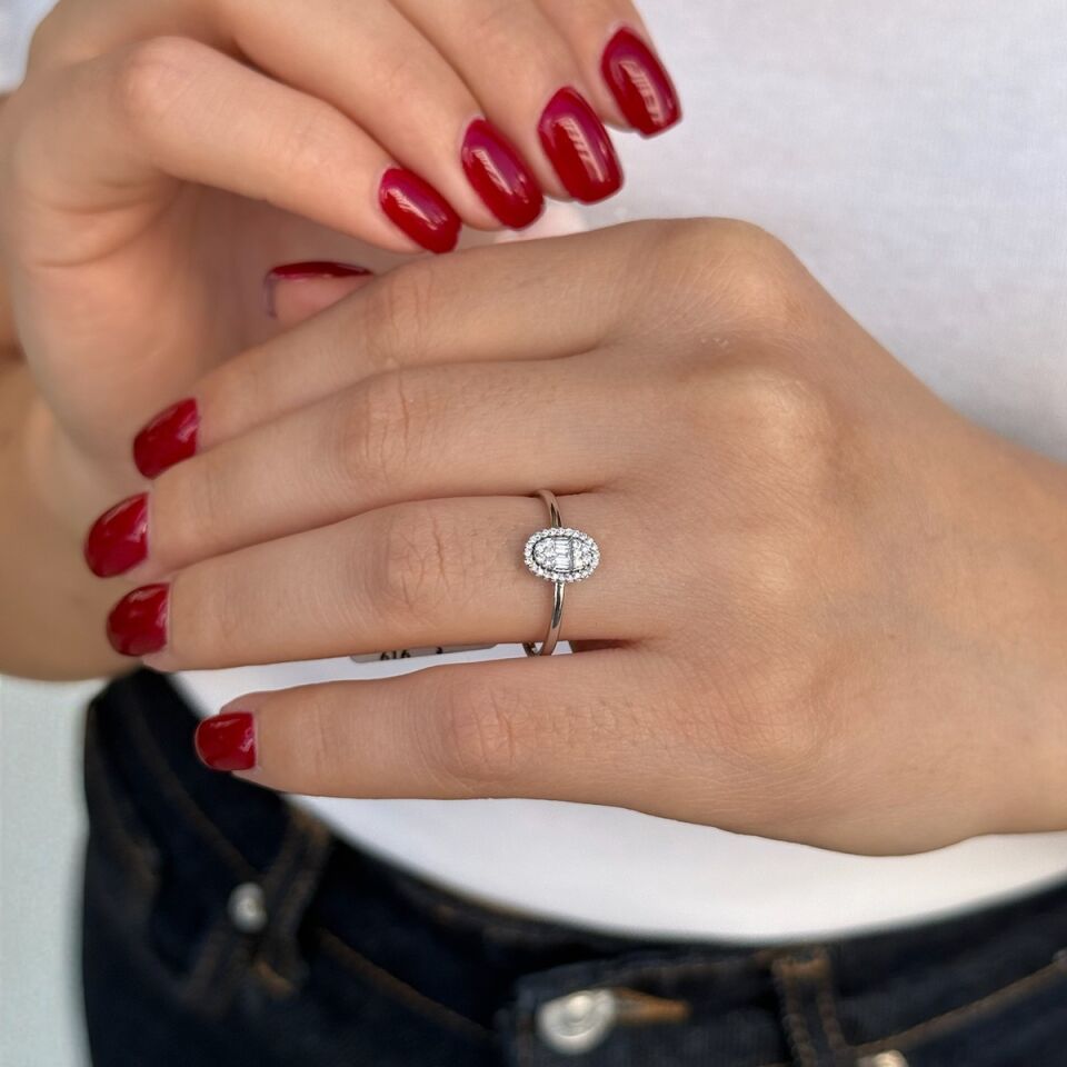 14 AYAR 0,12 CT BAGET PIRLANTA TAŞLI OVAL MODEL PIRLANTA YÜZÜK