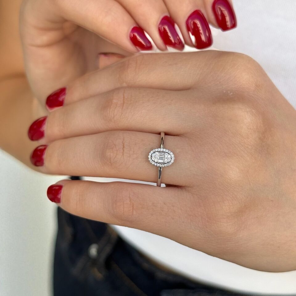 14 AYAR 0,12 CT BAGET PIRLANTA TAŞLI OVAL MODEL PIRLANTA YÜZÜK