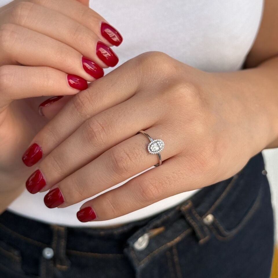 14 AYAR 0,12 CT BAGET PIRLANTA TAŞLI OVAL MODEL PIRLANTA YÜZÜK