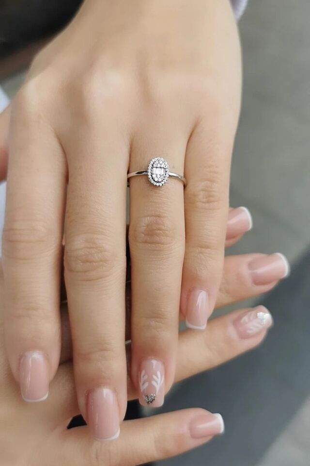 14 AYAR 0,12 CT BAGET PIRLANTA TAŞLI OVAL MODEL PIRLANTA YÜZÜK 14