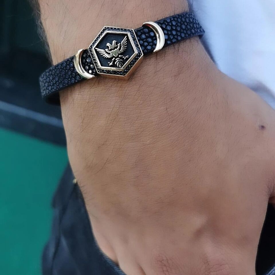 14 AYAR SİYAH VATOZ DERİSİ ÜZERİNE ÇİFT BAŞLI EJDERHA ALTIN TASARIM ERKEK BİLEKLİK