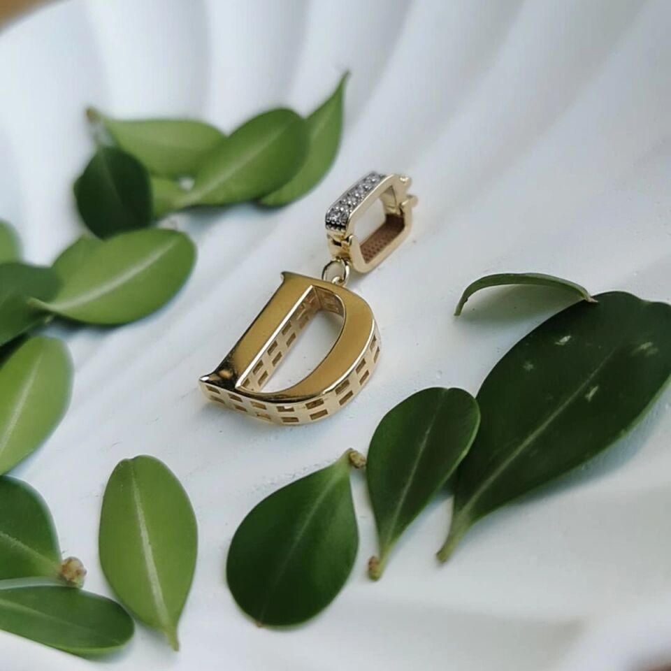 14 AYAR ÖZEL TASARIM D HARFİ KOLYE UCU