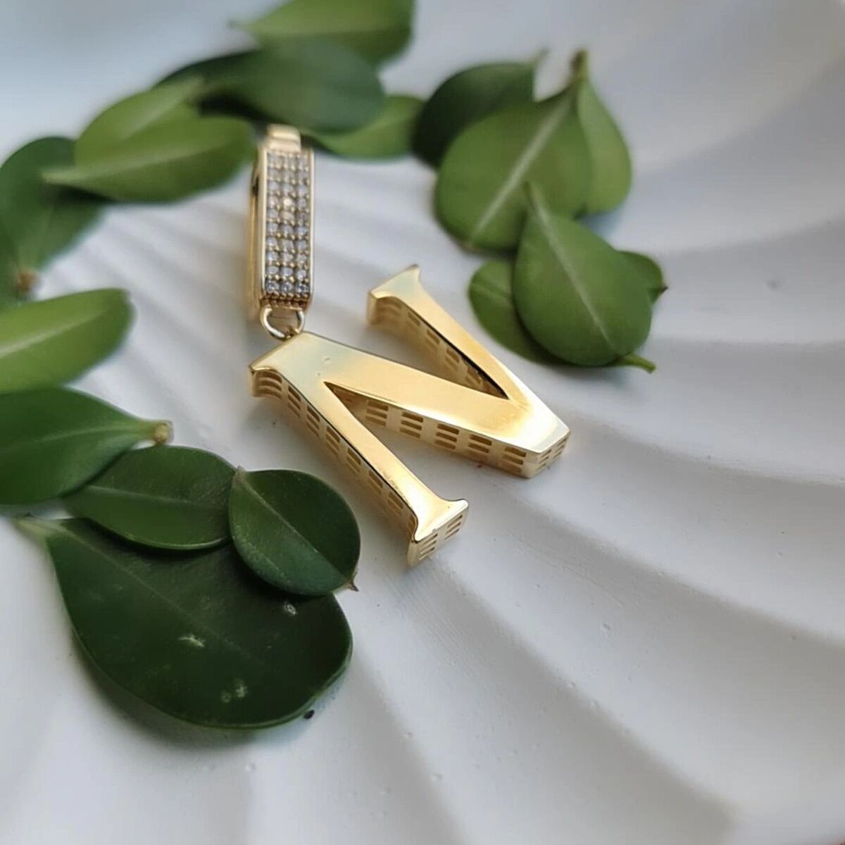 14 AYAR ÖZEL TASARIM N HARFİ KOLYE UCU