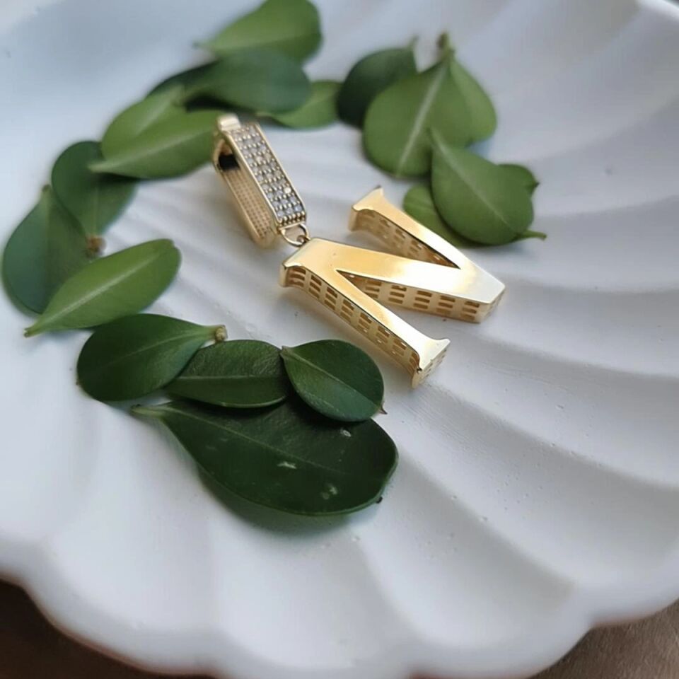 14 AYAR ÖZEL TASARIM N HARFİ KOLYE UCU