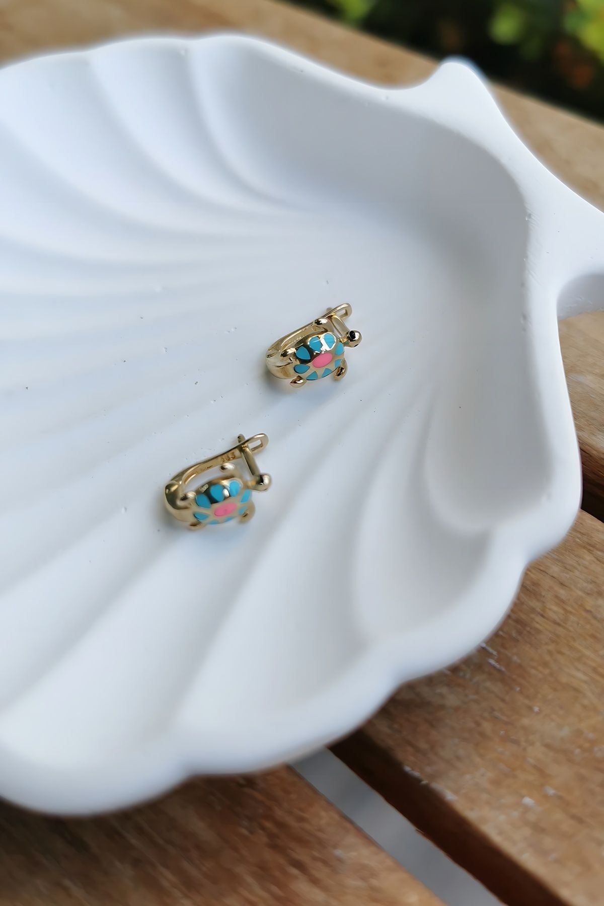 14 Ayar Mineli Kaplumbağa J Kilit Altın Çocuk Küpesi