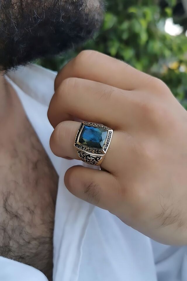 14 AYAR İTALYAN MODEL ORTA LABRADORİT TAŞLI KENARLARI SİYAH TAŞLI DİKDÖRTGEN MODEL ALTIN ERKEK YÜZÜK 24