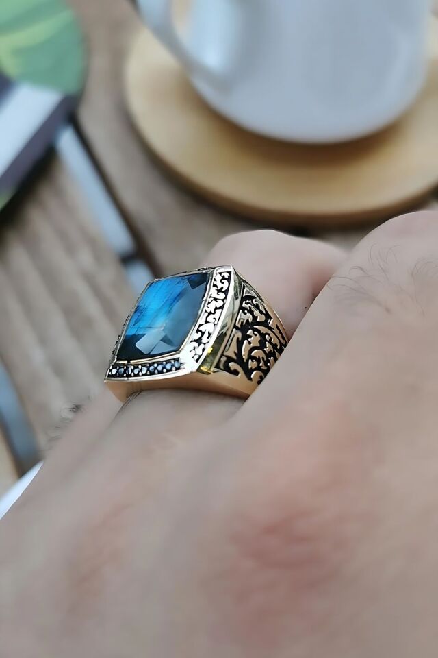 14 AYAR İTALYAN MODEL ORTA LABRADORİT TAŞLI KENARLARI SİYAH TAŞLI DİKDÖRTGEN MODEL ALTIN ERKEK YÜZÜK 24