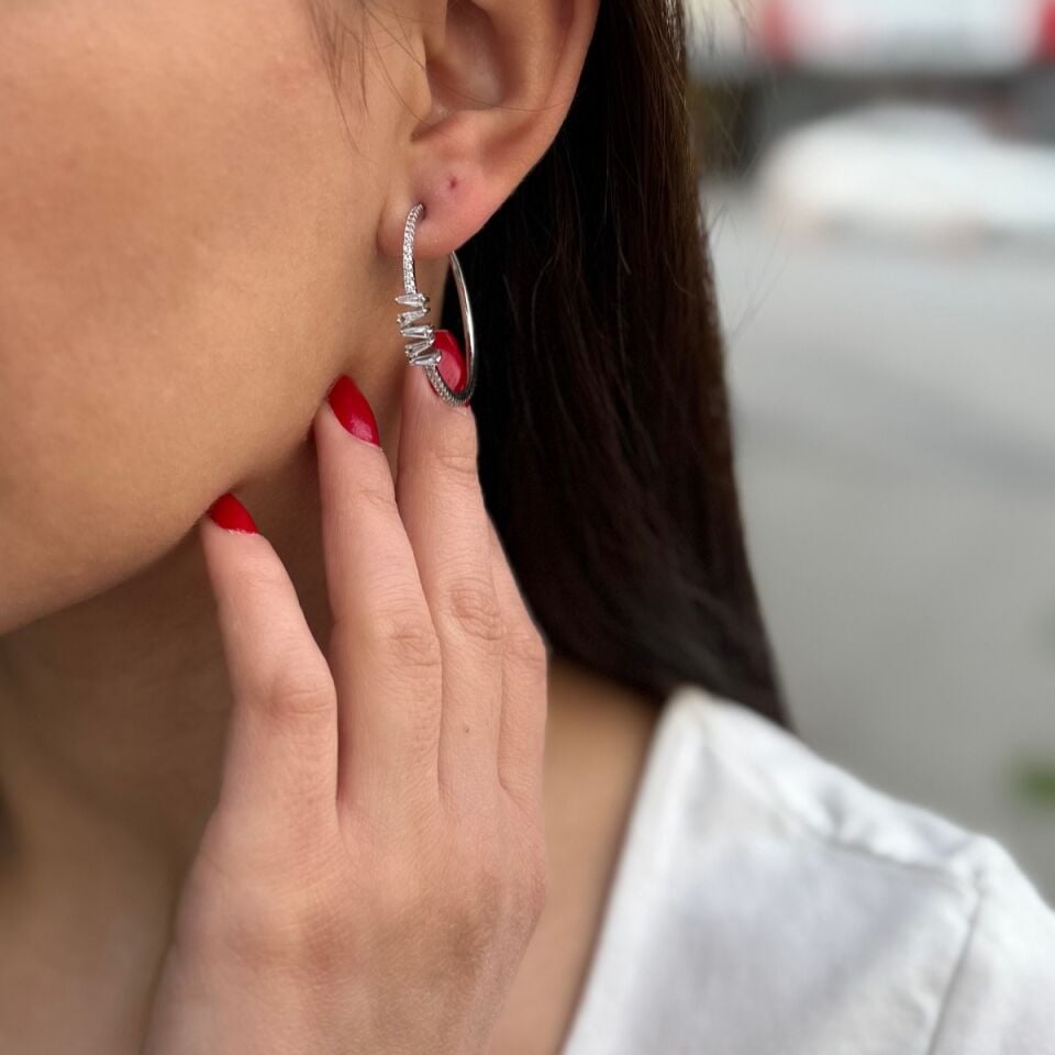 925 AYAR İTALYAN GÜMÜŞ ÖZEL TASARIM TAŞLI OVAL HALKA KÜPE