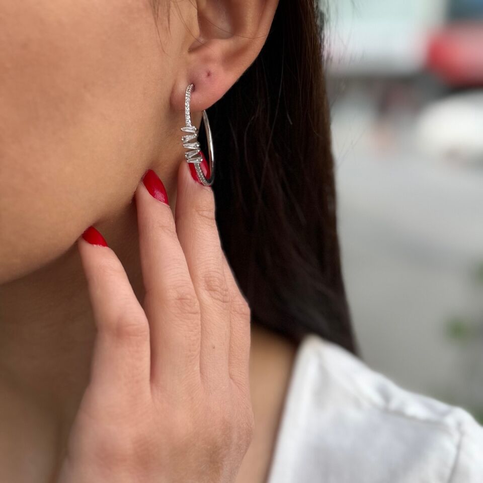 925 AYAR İTALYAN GÜMÜŞ ÖZEL TASARIM TAŞLI OVAL HALKA KÜPE