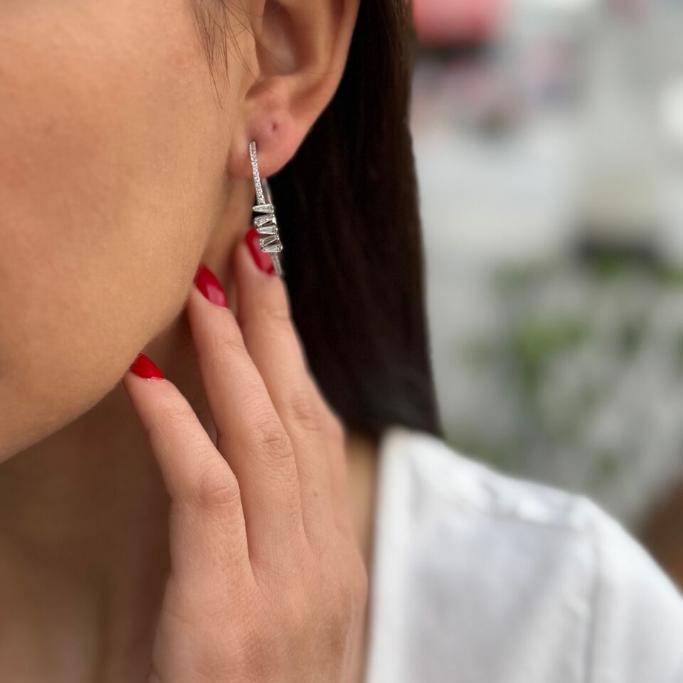 925 AYAR İTALYAN GÜMÜŞ ÖZEL TASARIM TAŞLI OVAL HALKA KÜPE
