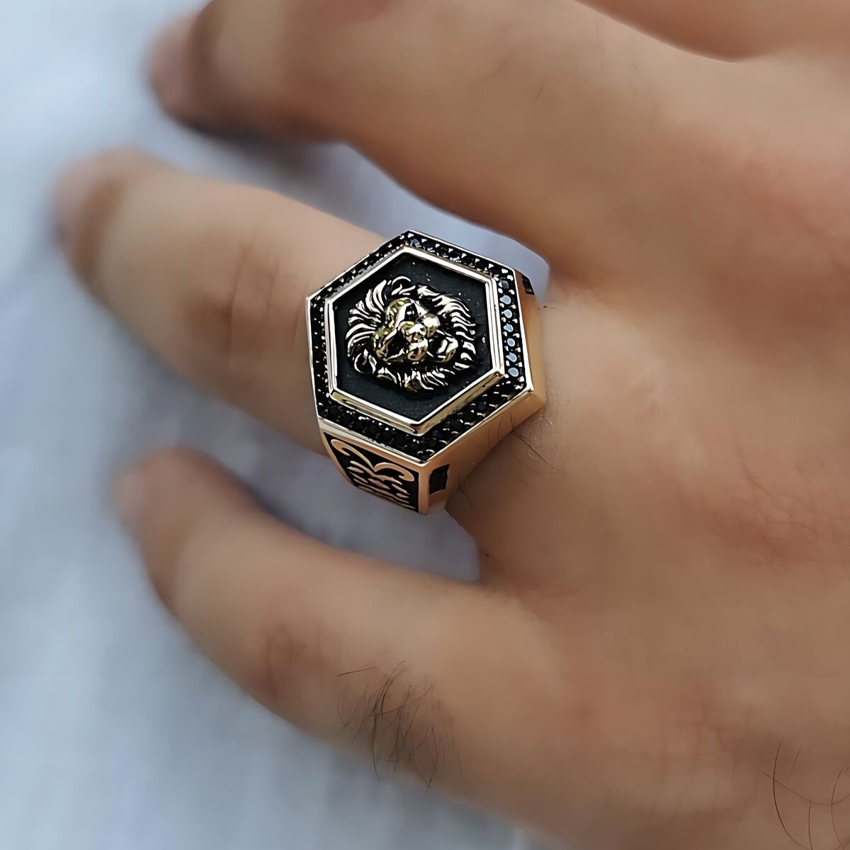 14 AYAR İTALYAN MODEL ASLAN FİGÜRLÜ ALTIGEN ERKEK ALTIN YÜZÜK