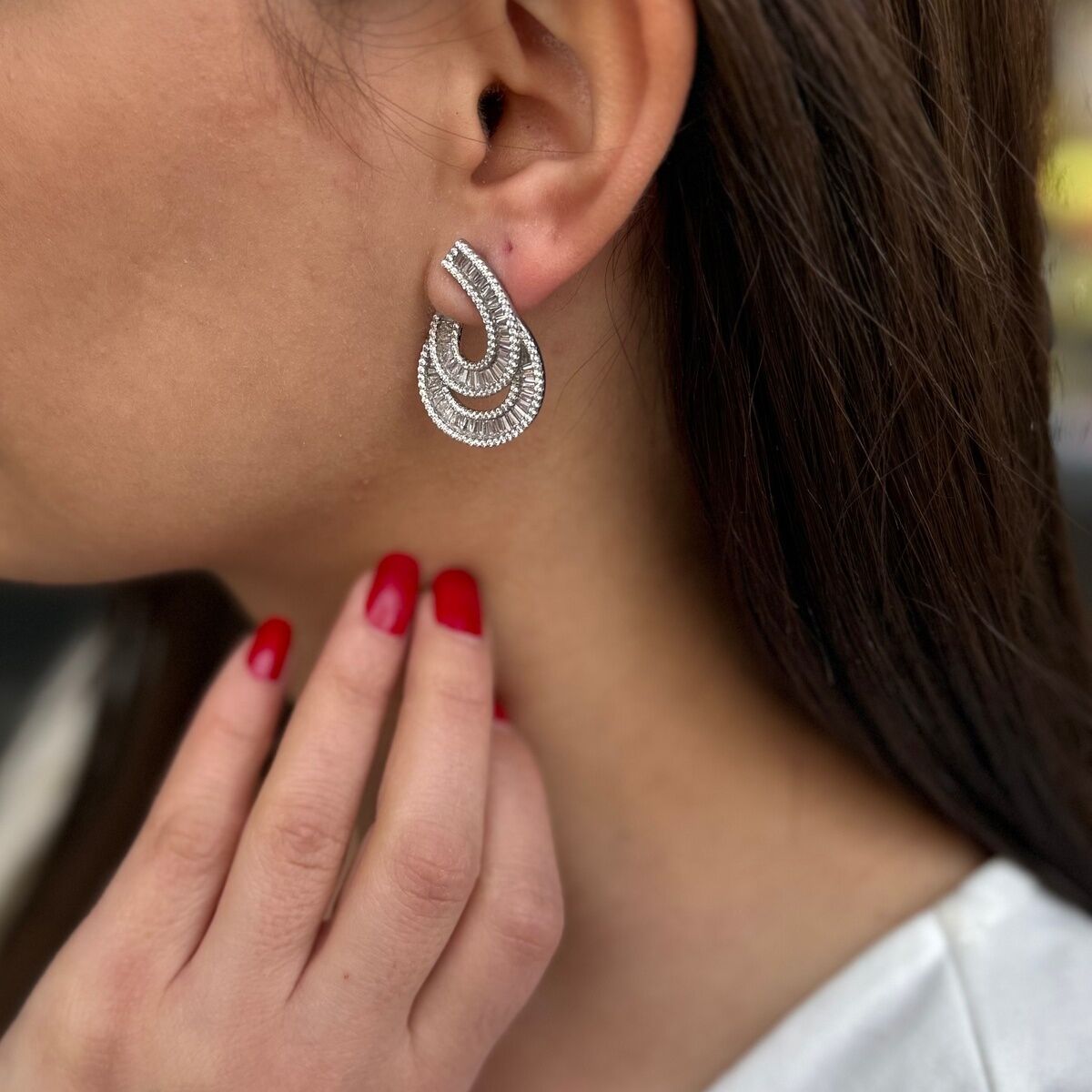 925 AYAR İTALYAN GÜMÜŞ ÖZEL TASARIM TAŞLI OVAL BAGET HALKA KÜPE