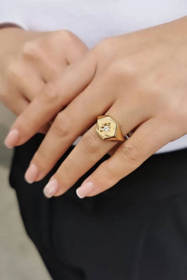 14 AYAR YILDIZ FİGÜRLÜ ALTIGEN ALTIN YÜZÜK 14