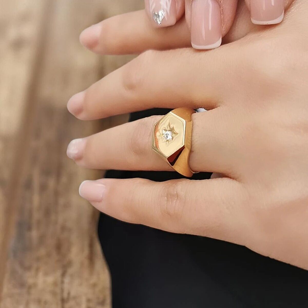 14 AYAR YILDIZ FİGÜRLÜ ALTIGEN ALTIN YÜZÜK