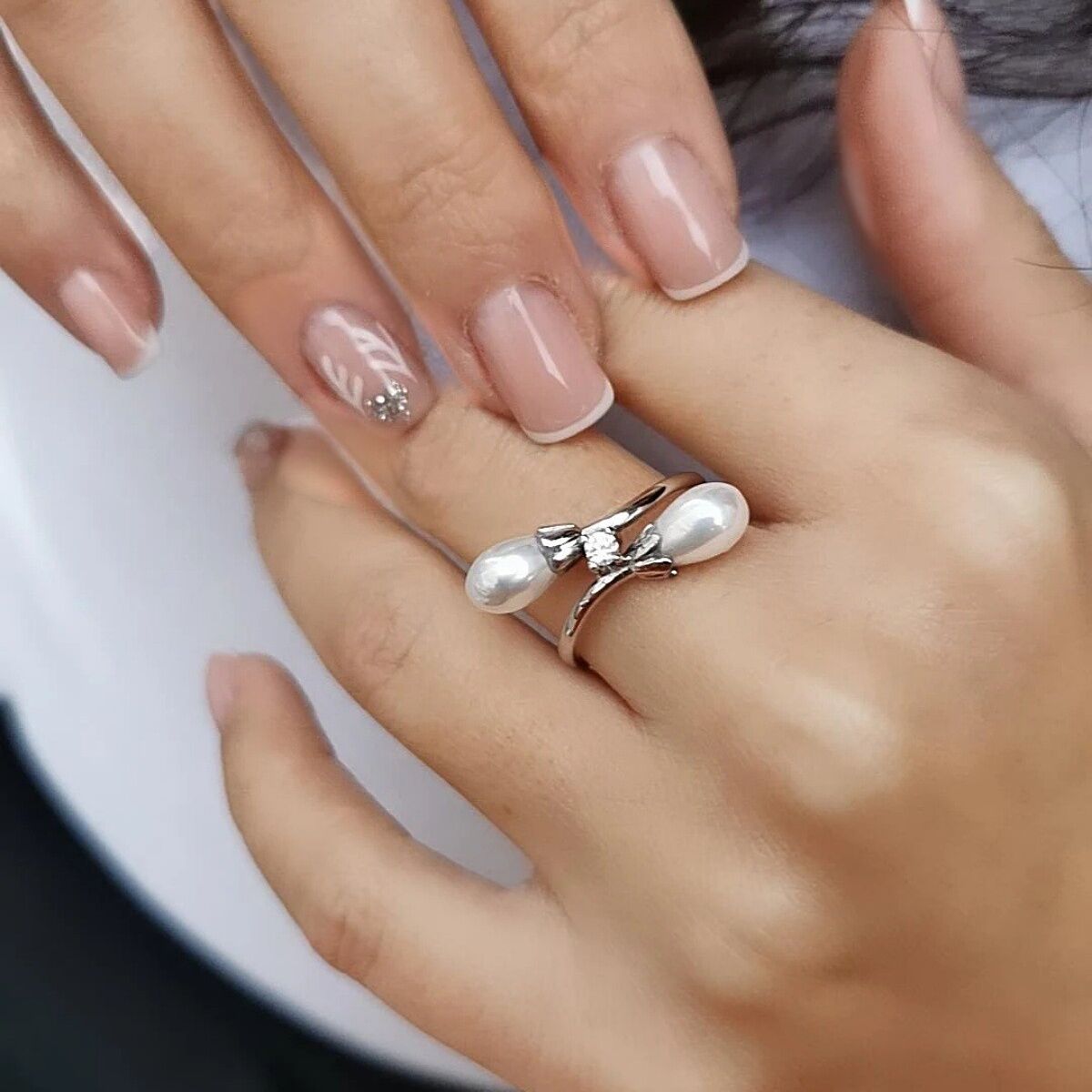 14 AYAR ÇAPRAZ MODEL DAMLA İNCİLİ BEYAZ ALTIN YÜZÜK