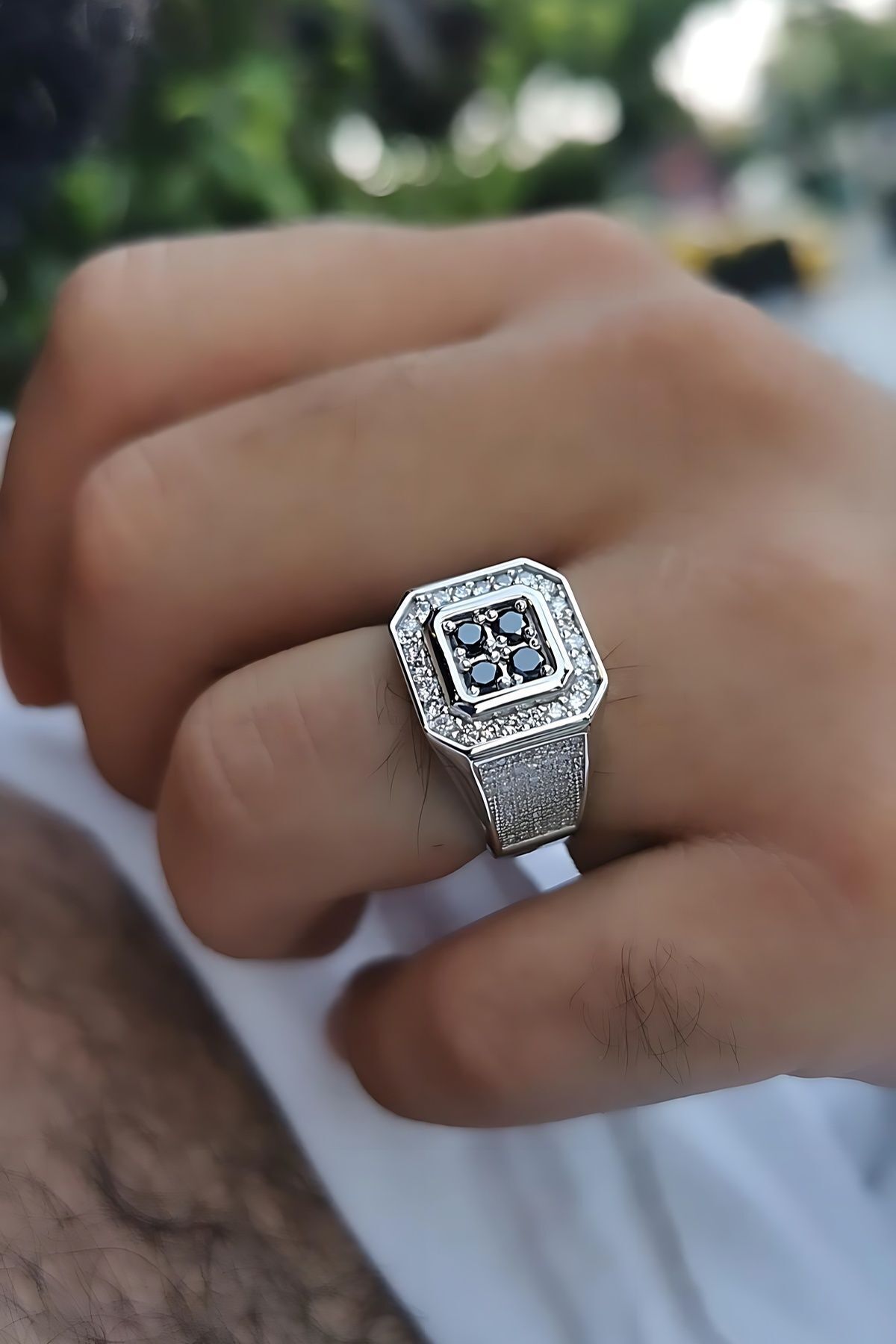 14 Ayar Italyan Model 0,78 Ct Pırlanta Taşlı, 0,53 Ct Siyah Pırlanta Taşlı Beyaz Altın Yüzük