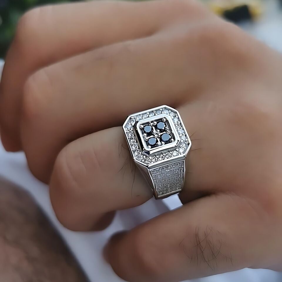 14 Ayar İtalyan Model 0,78 Ct Pırlanta Taşlı, 0,53 Ct Siyah Pırlanta Taşlı Beyaz Altın Yüzük