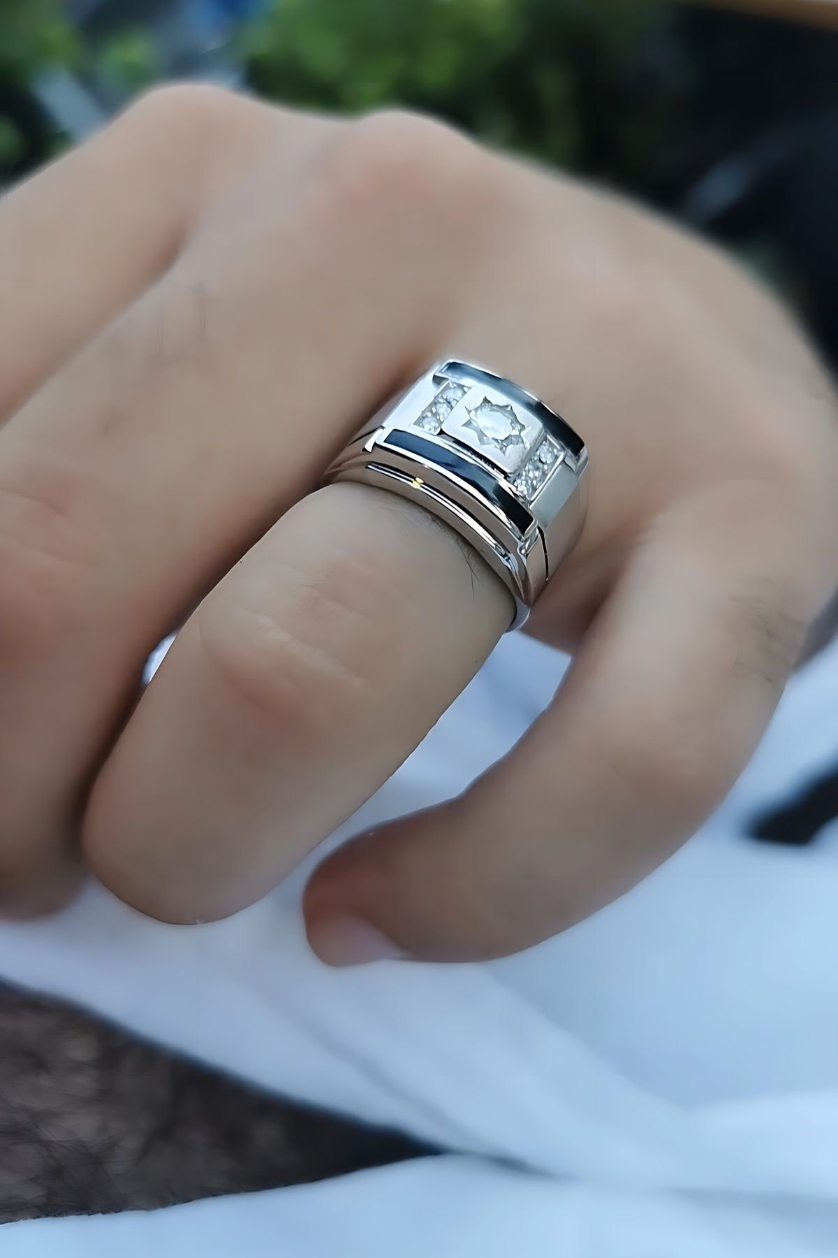 14 AYAR İTALYAN MODEL KENARLARI SİYAH MİNELİ 0,50 CT PIRLANTA TAŞLI BEYAZ ALTIN YÜZÜK 23